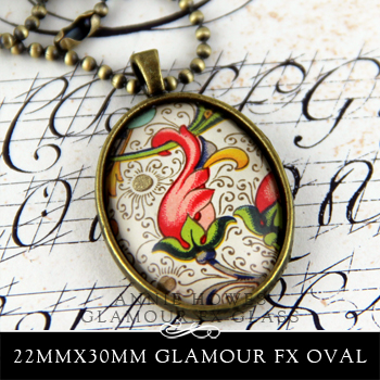 Oval Glass Pendant in Tray
